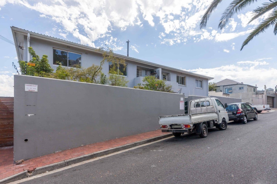2 Bedroom Property for Sale in Vredehoek Western Cape